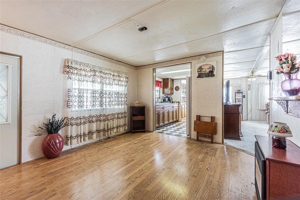 На продажу: $125,000 (3 спален, 2 ванн, 1344 Квадратных фут)