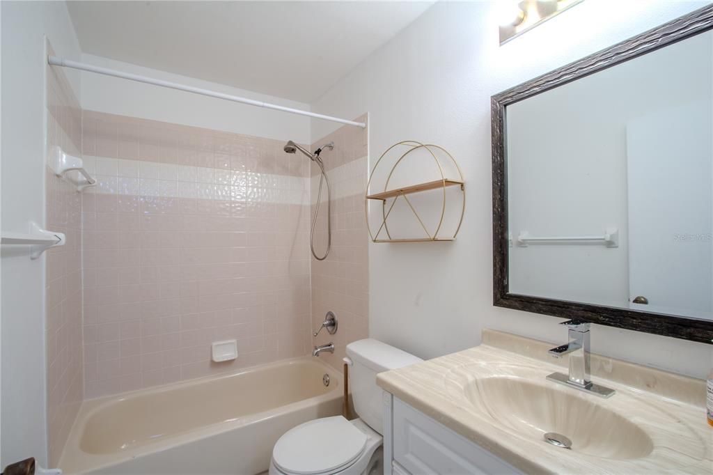 En Venta: $499,900 (4 camas, 2 baños, 2668 Pies cuadrados)