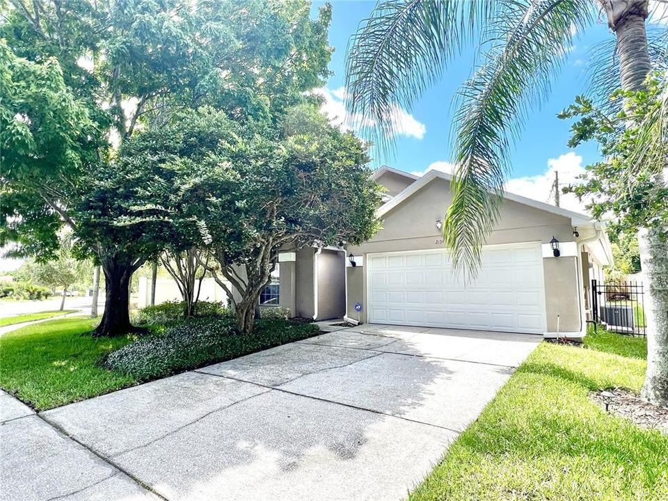 Active With Contract: $420,000 (3 beds, 2 baths, 1642 Square Feet)