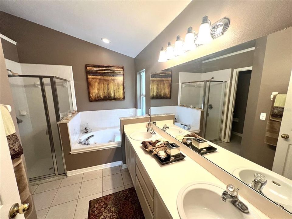 Active With Contract: $420,000 (3 beds, 2 baths, 1642 Square Feet)