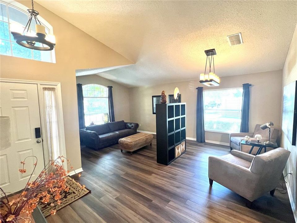 Active With Contract: $420,000 (3 beds, 2 baths, 1642 Square Feet)