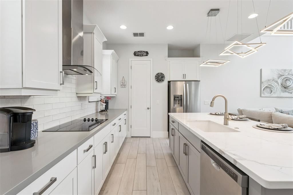 En Venta: $1,099,000 (5 camas, 4 baños, 3436 Pies cuadrados)