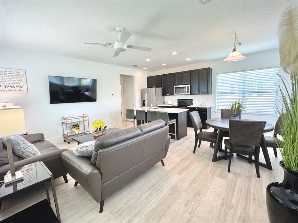 En Venta: $1,099,000 (5 camas, 4 baños, 3436 Pies cuadrados)