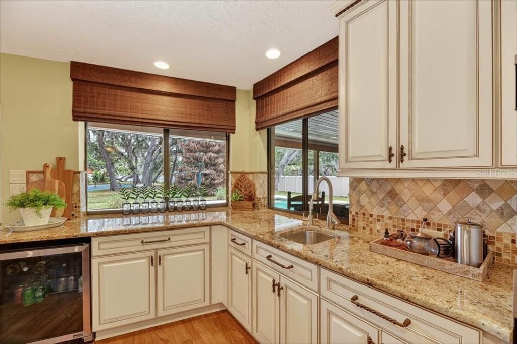 Activo con contrato: $665,000 (4 camas, 3 baños, 2766 Pies cuadrados)