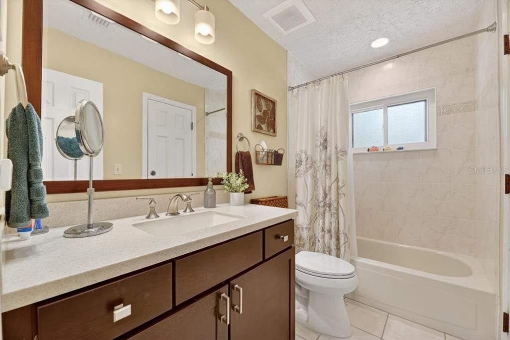 Activo con contrato: $665,000 (4 camas, 3 baños, 2766 Pies cuadrados)