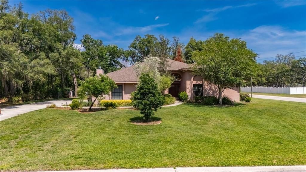 Activo con contrato: $665,000 (4 camas, 3 baños, 2766 Pies cuadrados)