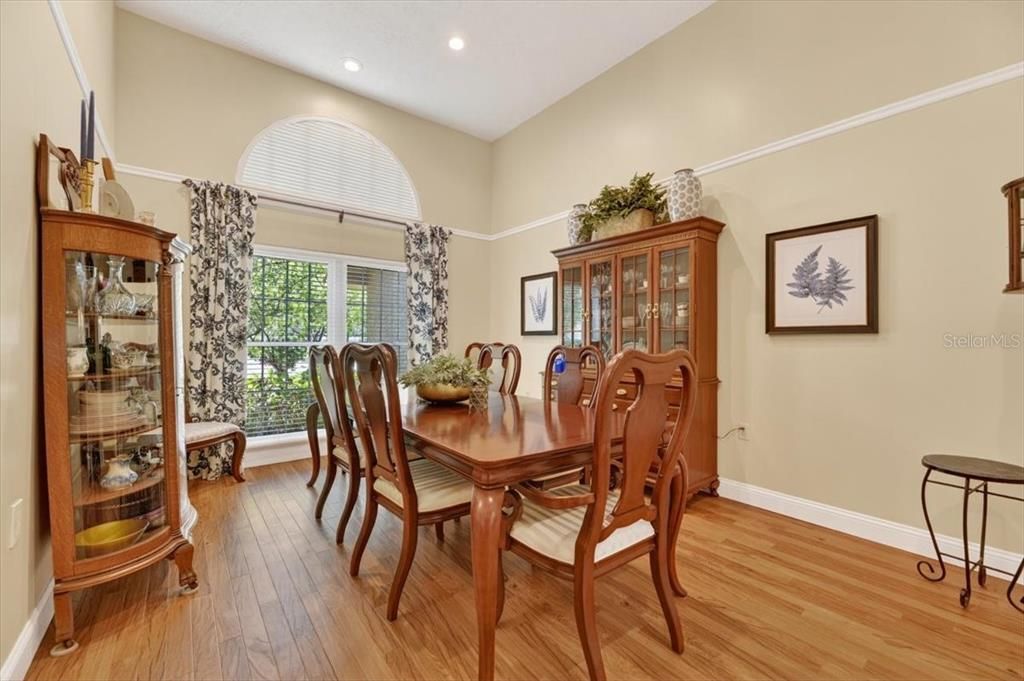 Activo con contrato: $665,000 (4 camas, 3 baños, 2766 Pies cuadrados)