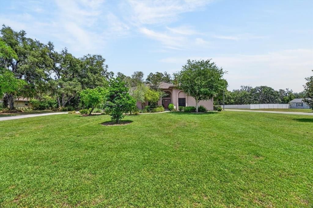 Activo con contrato: $665,000 (4 camas, 3 baños, 2766 Pies cuadrados)
