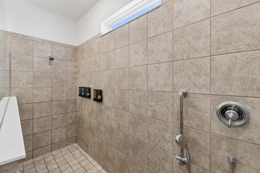En Venta: $574,999 (5 camas, 3 baños, 3222 Pies cuadrados)