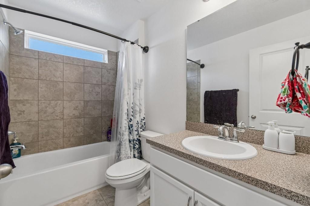 En Venta: $574,999 (5 camas, 3 baños, 3222 Pies cuadrados)