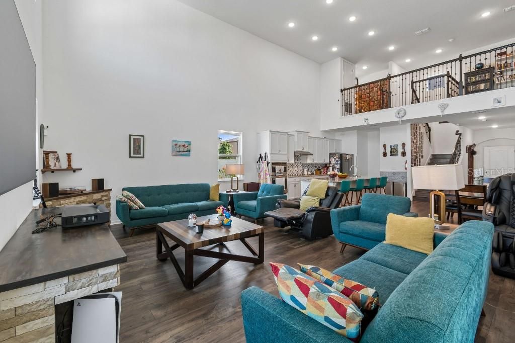 En Venta: $574,999 (5 camas, 3 baños, 3222 Pies cuadrados)