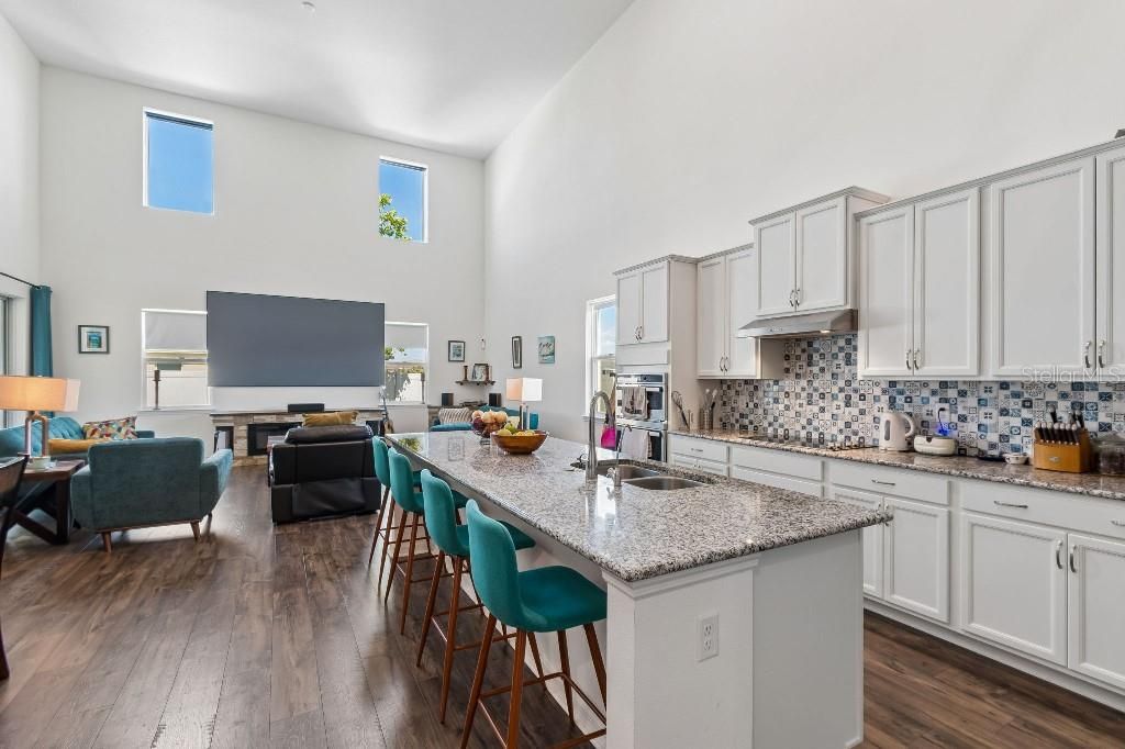 En Venta: $574,999 (5 camas, 3 baños, 3222 Pies cuadrados)