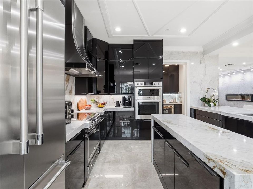 En Venta: $2,100,000 (3 camas, 3 baños, 3081 Pies cuadrados)