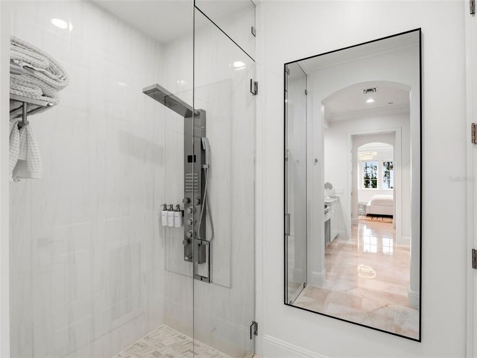 En Venta: $2,100,000 (3 camas, 3 baños, 3081 Pies cuadrados)