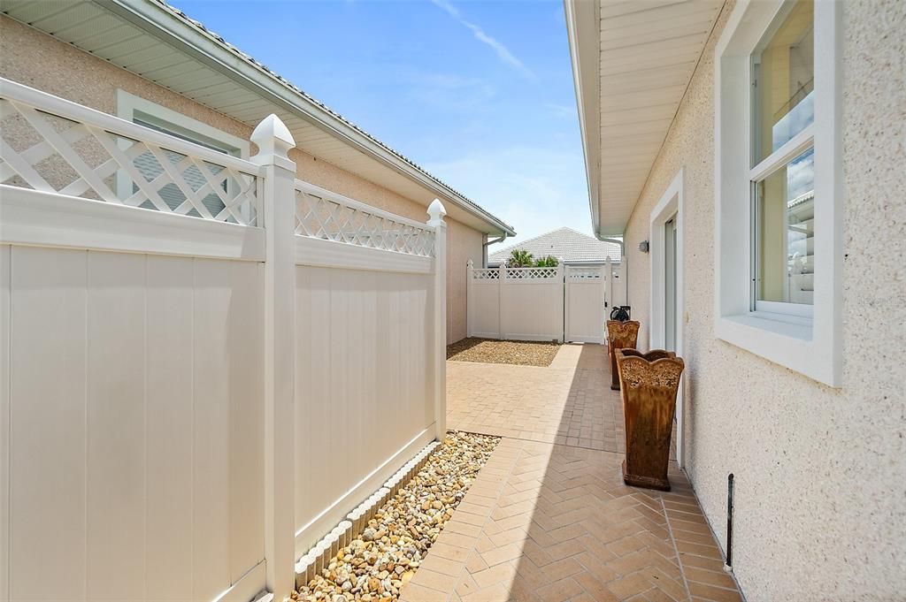 Activo con contrato: $549,900 (3 camas, 2 baños, 1793 Pies cuadrados)