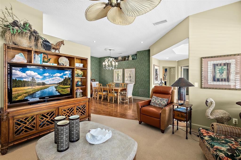 Activo con contrato: $549,900 (3 camas, 2 baños, 1793 Pies cuadrados)