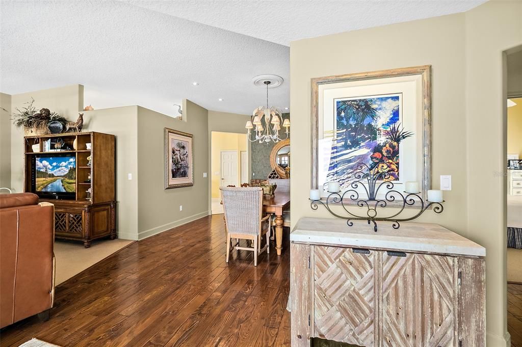 Activo con contrato: $549,900 (3 camas, 2 baños, 1793 Pies cuadrados)