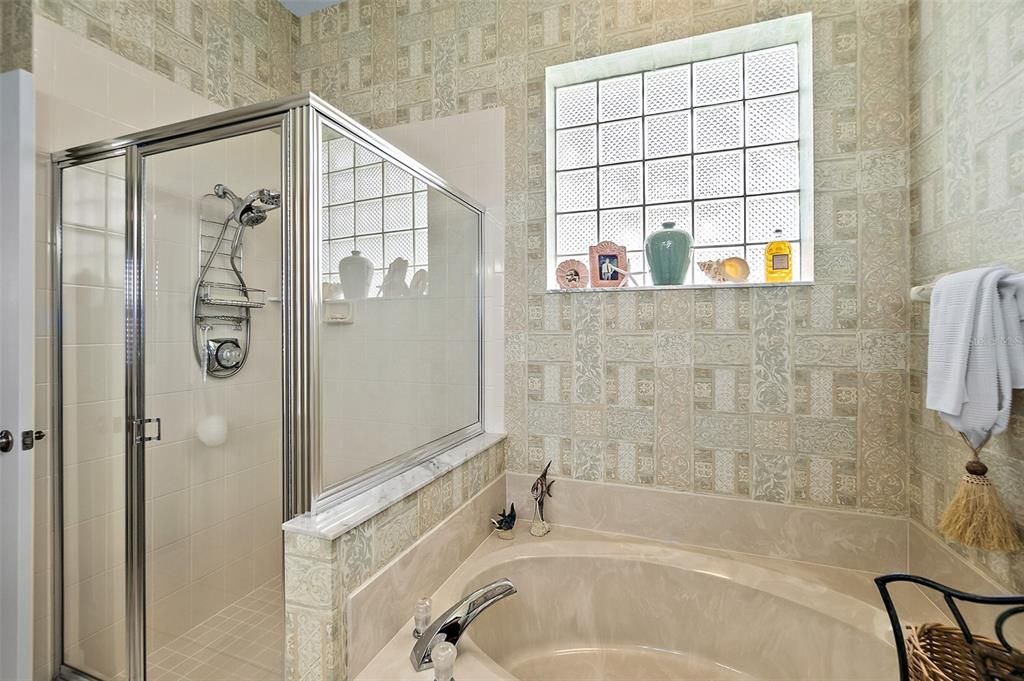 Activo con contrato: $549,900 (3 camas, 2 baños, 1793 Pies cuadrados)