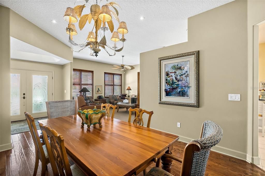Activo con contrato: $549,900 (3 camas, 2 baños, 1793 Pies cuadrados)