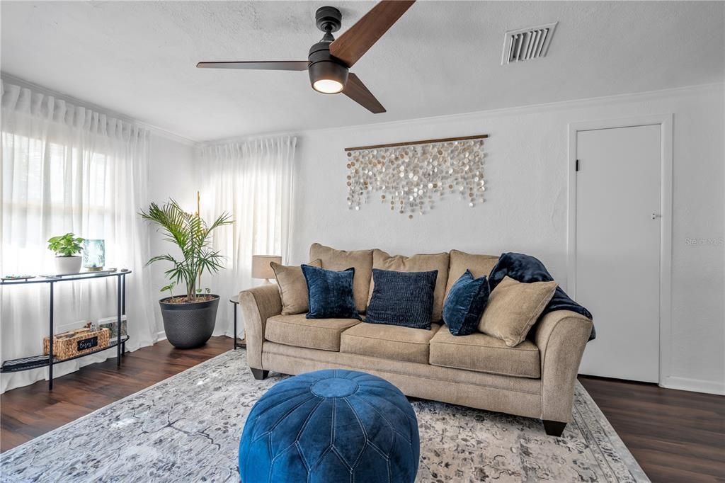 Active With Contract: $360,000 (3 beds, 2 baths, 1133 Square Feet)