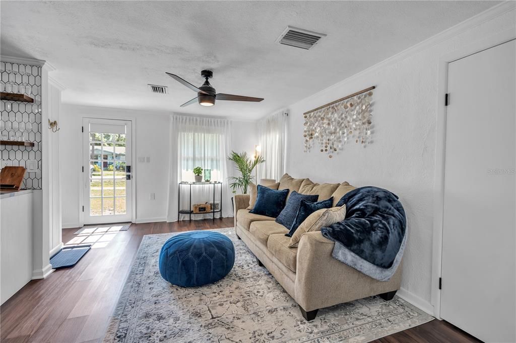 Active With Contract: $360,000 (3 beds, 2 baths, 1133 Square Feet)
