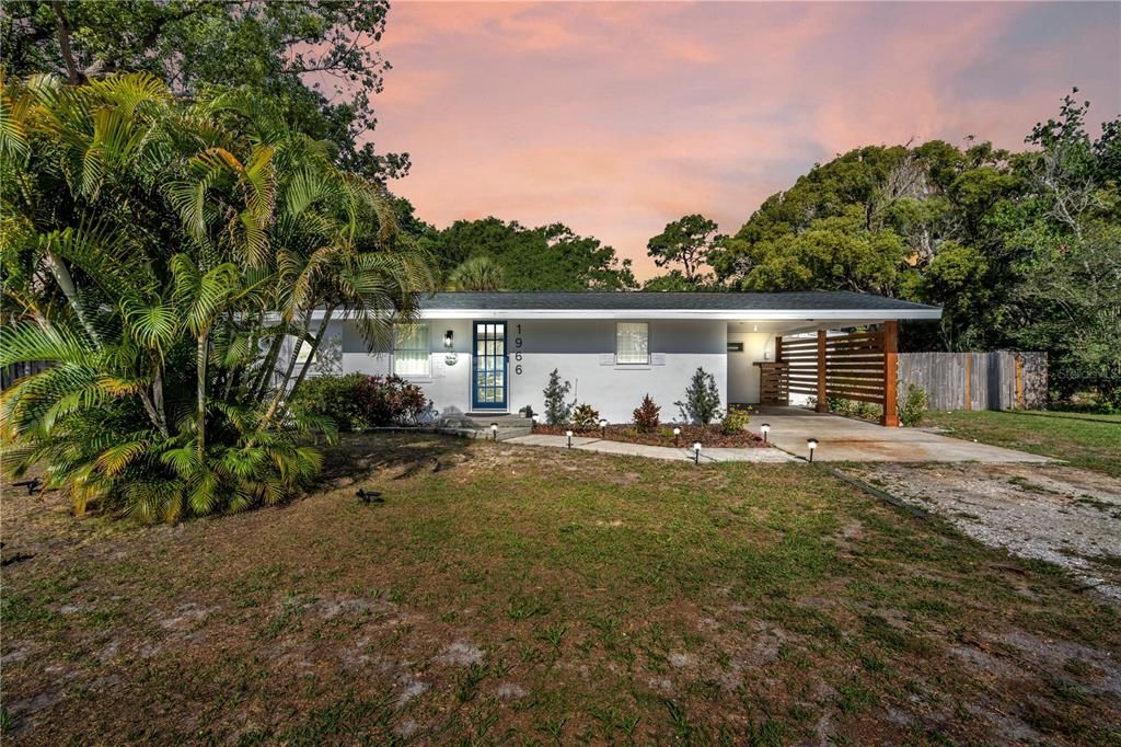 Active With Contract: $360,000 (3 beds, 2 baths, 1133 Square Feet)