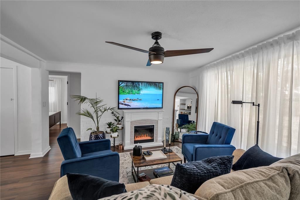 Active With Contract: $360,000 (3 beds, 2 baths, 1133 Square Feet)