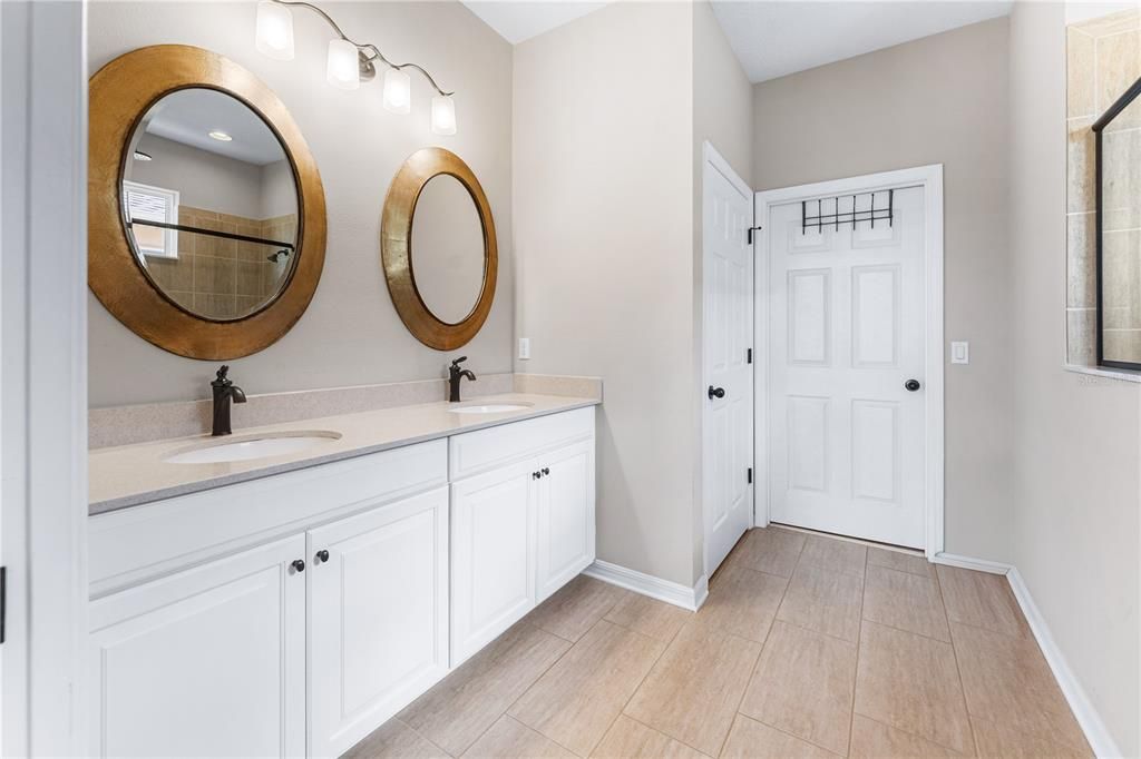 For Sale: $365,000 (2 beds, 2 baths, 1645 Square Feet)