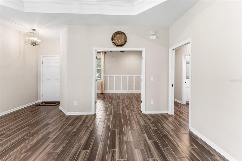 For Sale: $365,000 (2 beds, 2 baths, 1645 Square Feet)