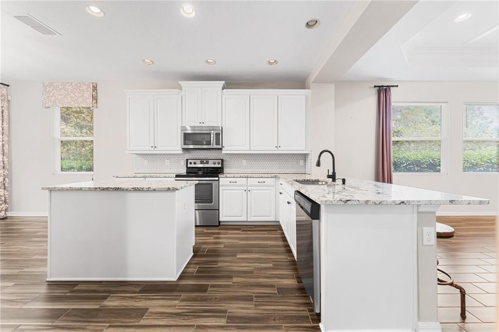 For Sale: $365,000 (2 beds, 2 baths, 1645 Square Feet)