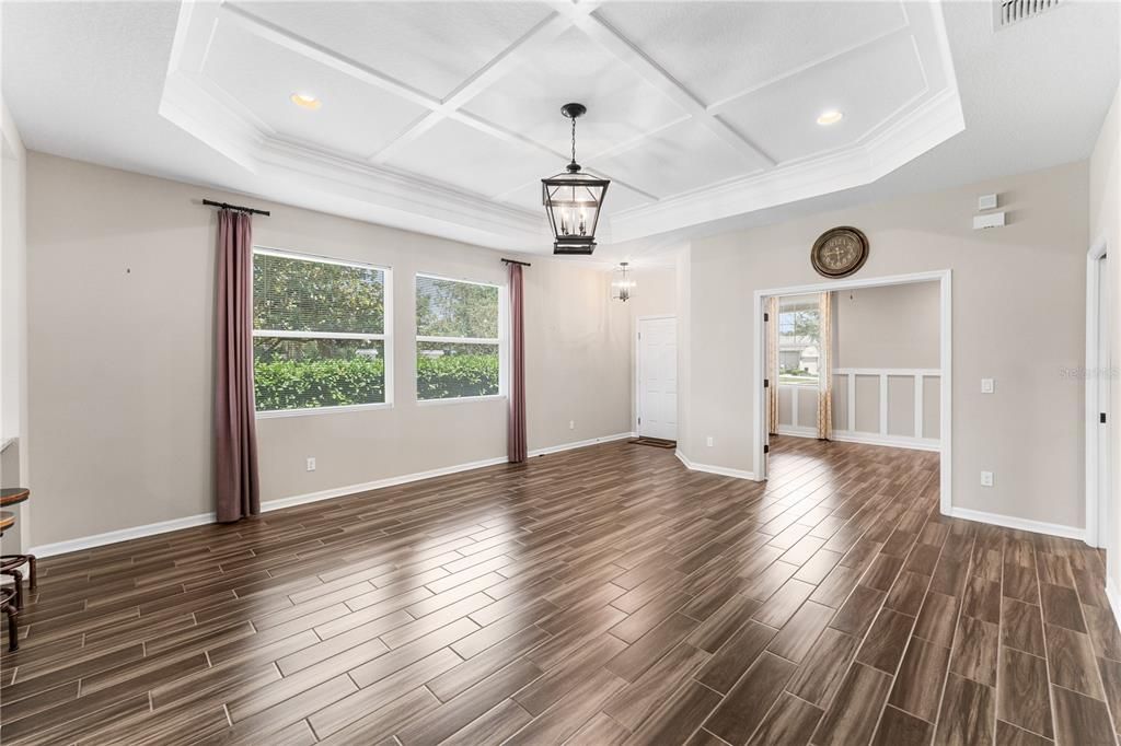 For Sale: $365,000 (2 beds, 2 baths, 1645 Square Feet)