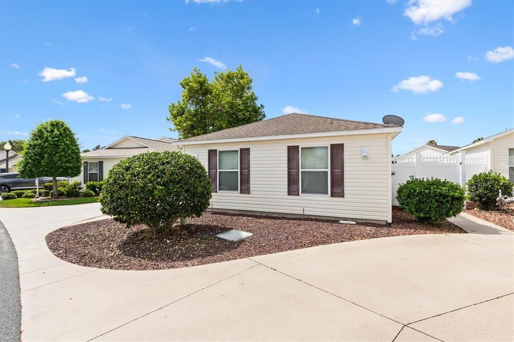 Active With Contract: $378,000 (3 beds, 2 baths, 1397 Square Feet)