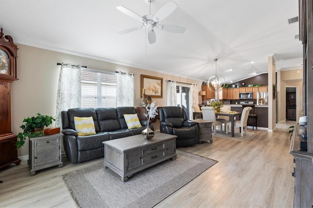 Active With Contract: $378,000 (3 beds, 2 baths, 1397 Square Feet)
