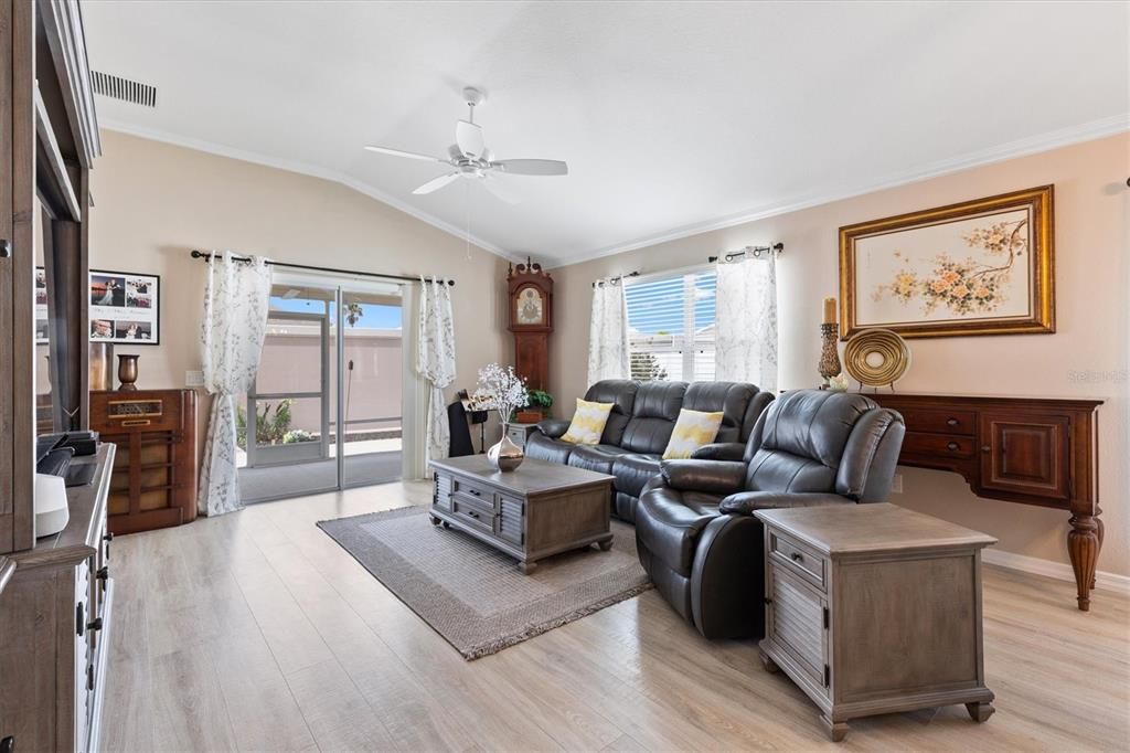 Active With Contract: $378,000 (3 beds, 2 baths, 1397 Square Feet)