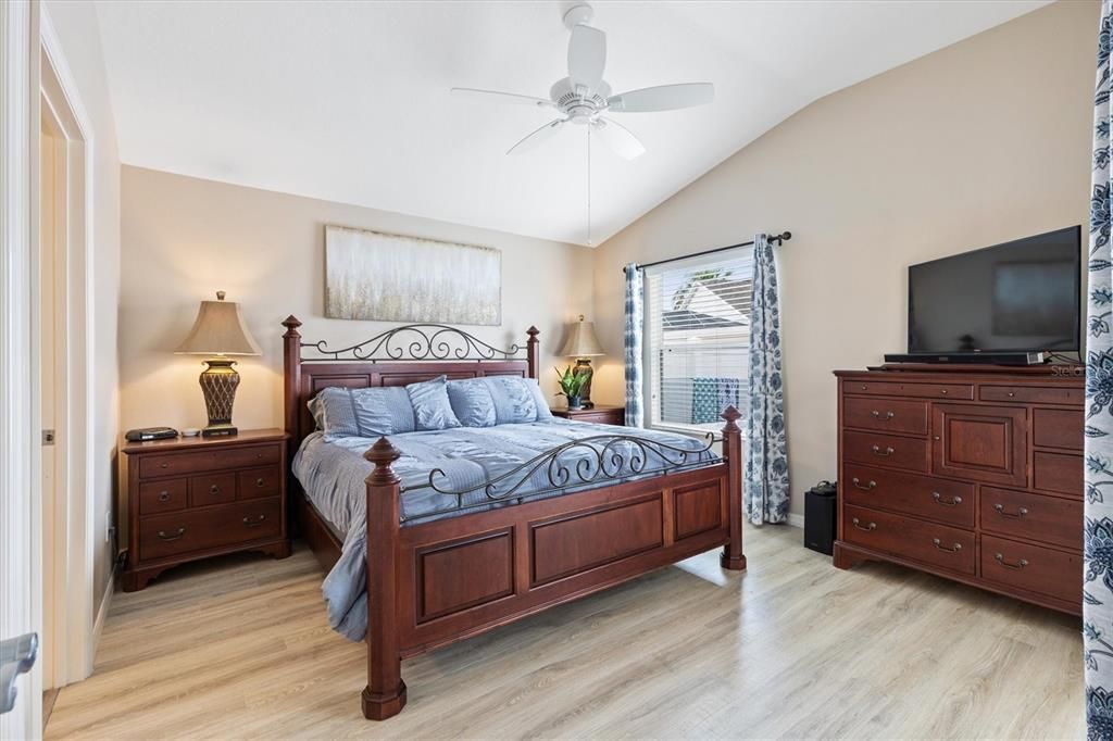 Active With Contract: $378,000 (3 beds, 2 baths, 1397 Square Feet)
