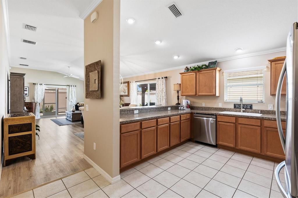 Active With Contract: $378,000 (3 beds, 2 baths, 1397 Square Feet)