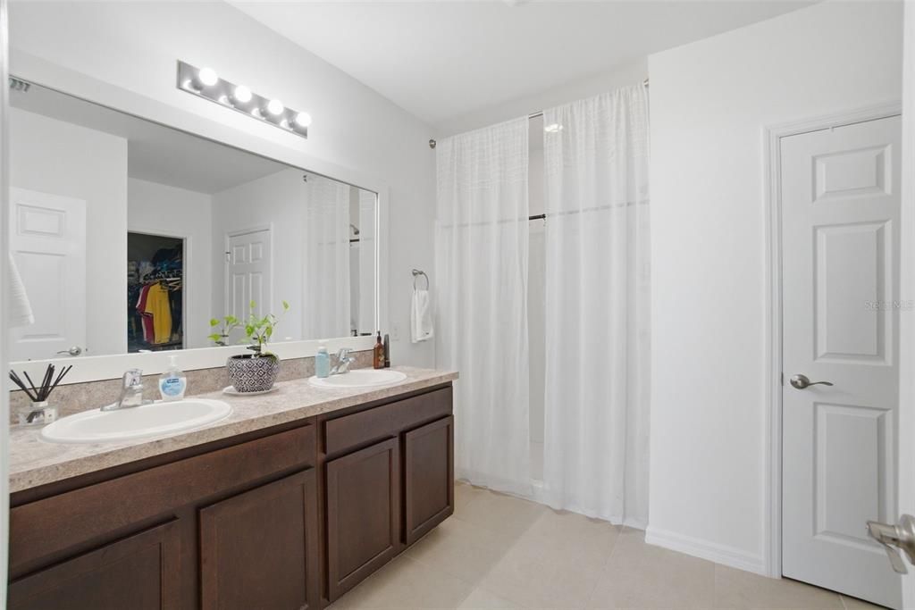 For Sale: $355,000 (4 beds, 2 baths, 1828 Square Feet)