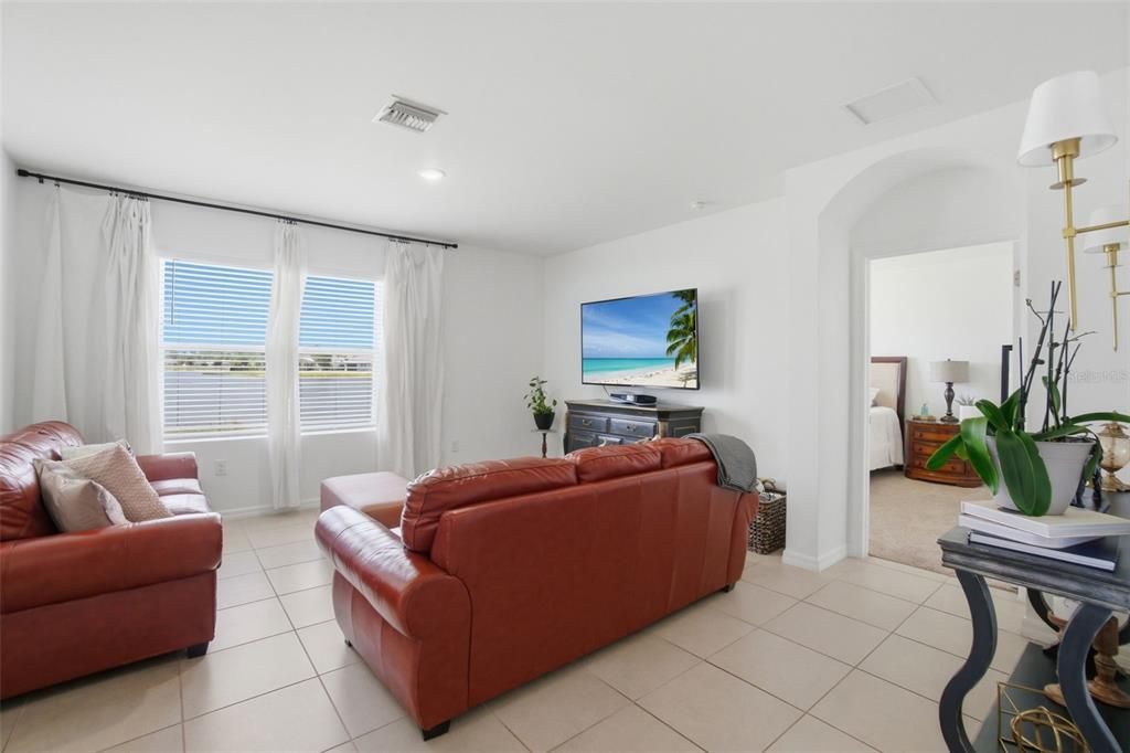For Sale: $355,000 (4 beds, 2 baths, 1828 Square Feet)