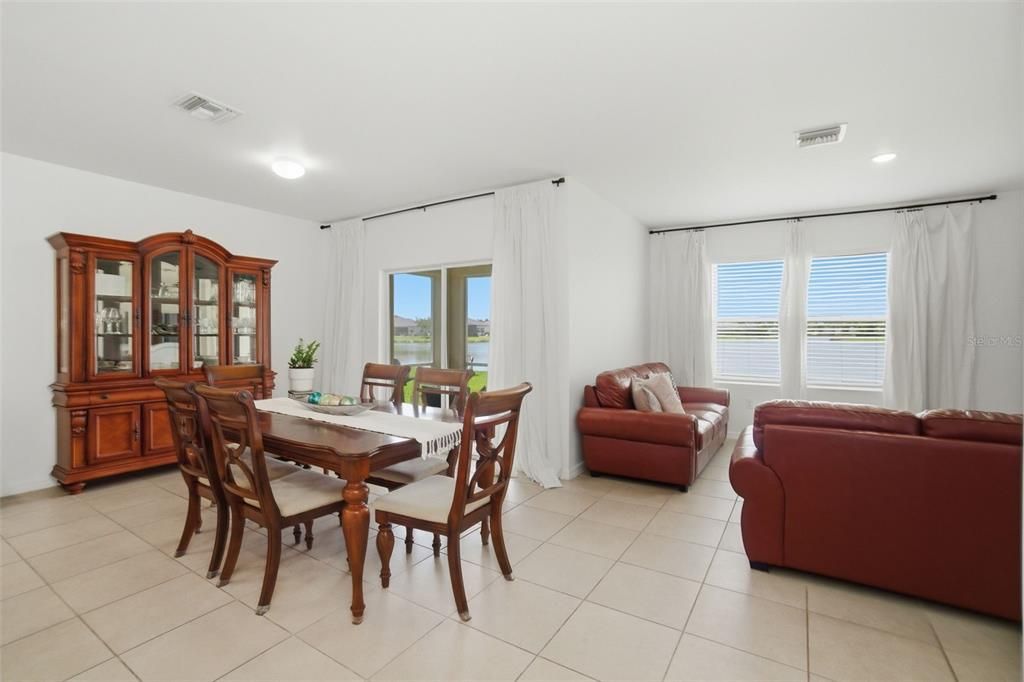 For Sale: $355,000 (4 beds, 2 baths, 1828 Square Feet)