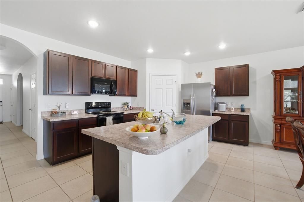 For Sale: $355,000 (4 beds, 2 baths, 1828 Square Feet)