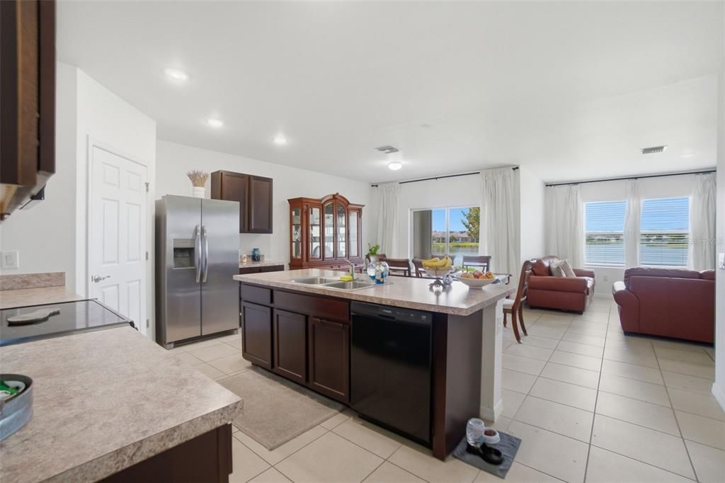 For Sale: $355,000 (4 beds, 2 baths, 1828 Square Feet)