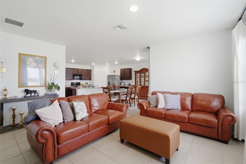 For Sale: $355,000 (4 beds, 2 baths, 1828 Square Feet)