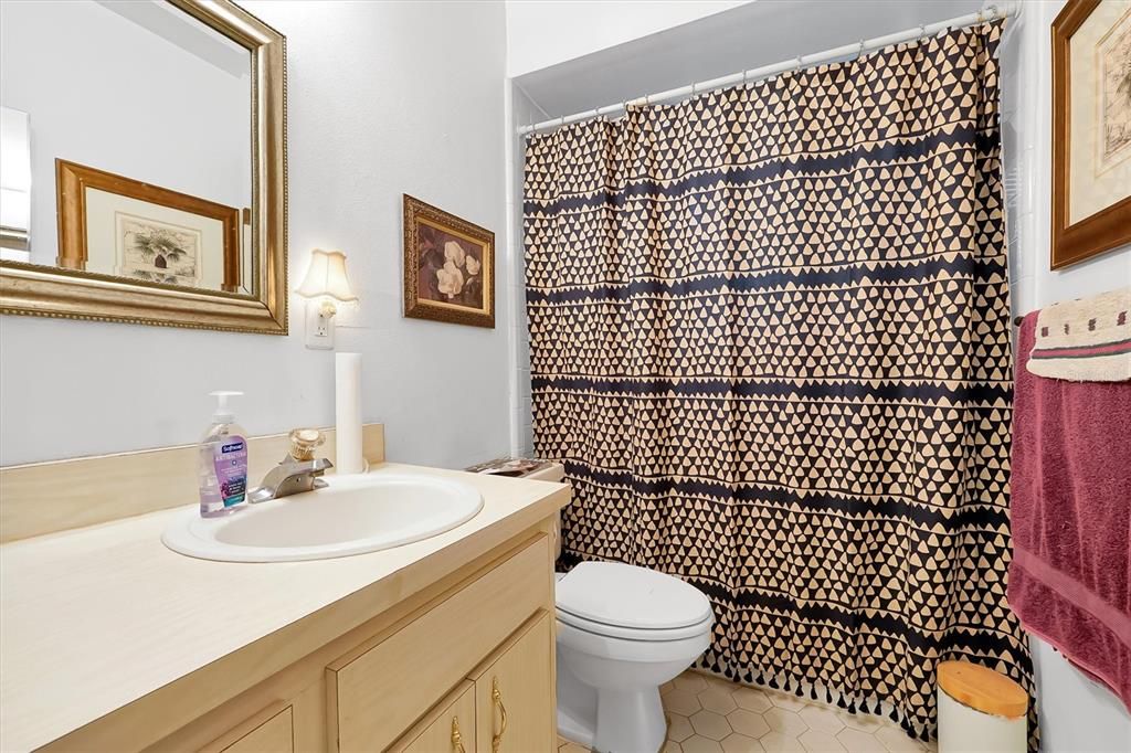 Active With Contract: $317,000 (3 beds, 2 baths, 1280 Square Feet)