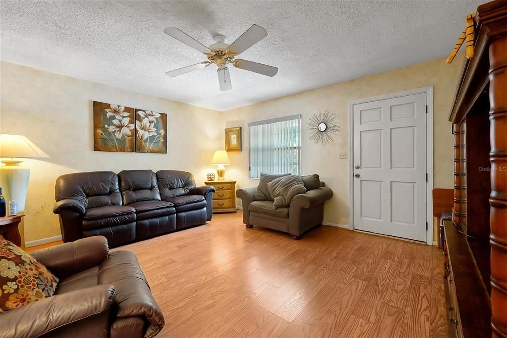 Active With Contract: $317,000 (3 beds, 2 baths, 1280 Square Feet)