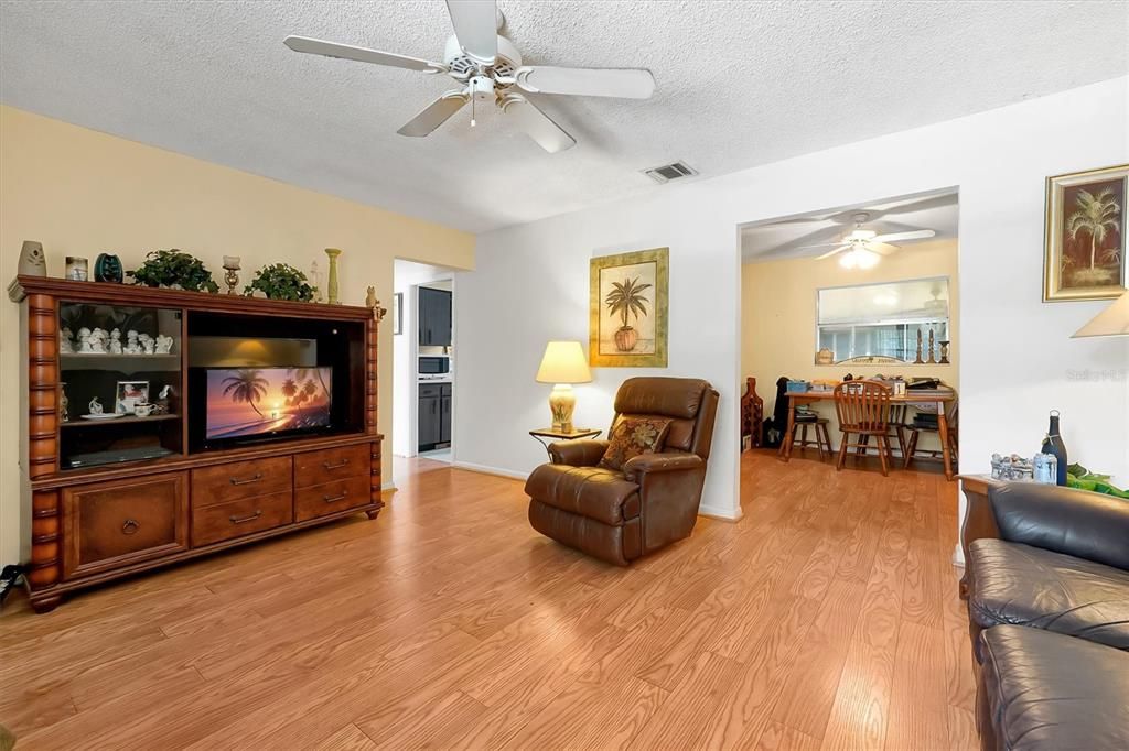 Active With Contract: $317,000 (3 beds, 2 baths, 1280 Square Feet)