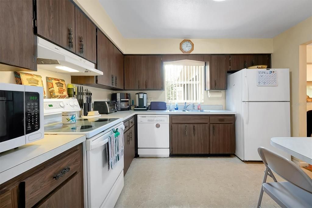 Active With Contract: $317,000 (3 beds, 2 baths, 1280 Square Feet)