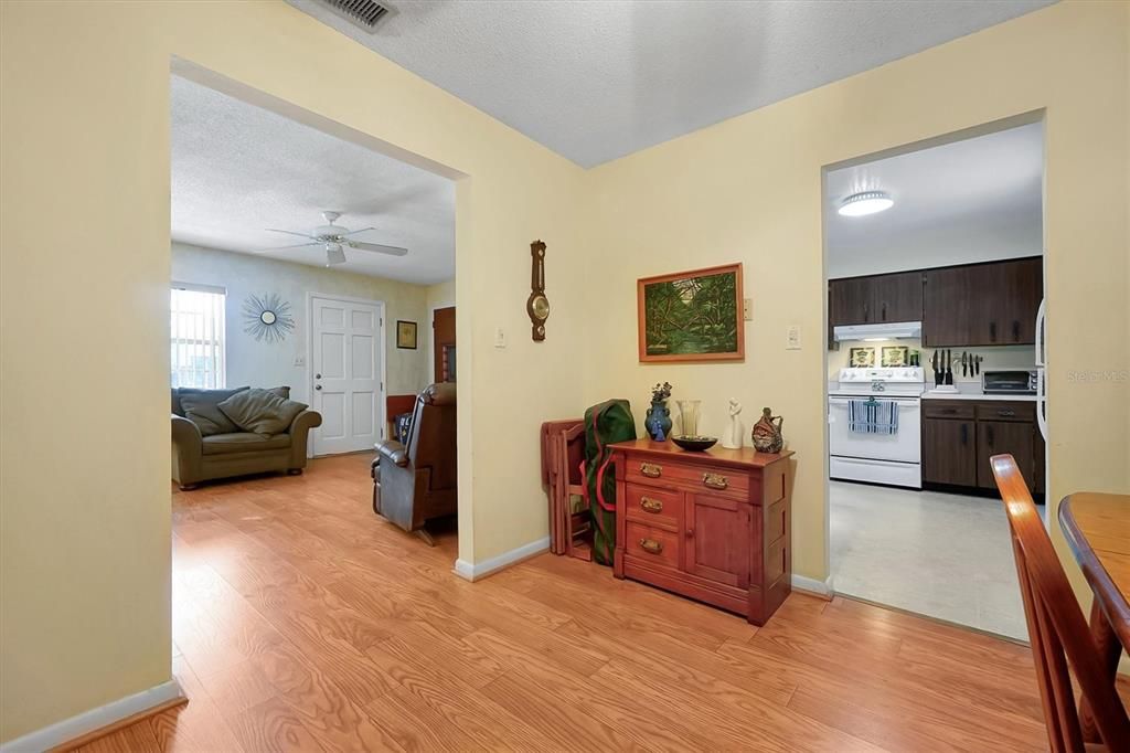 Active With Contract: $317,000 (3 beds, 2 baths, 1280 Square Feet)