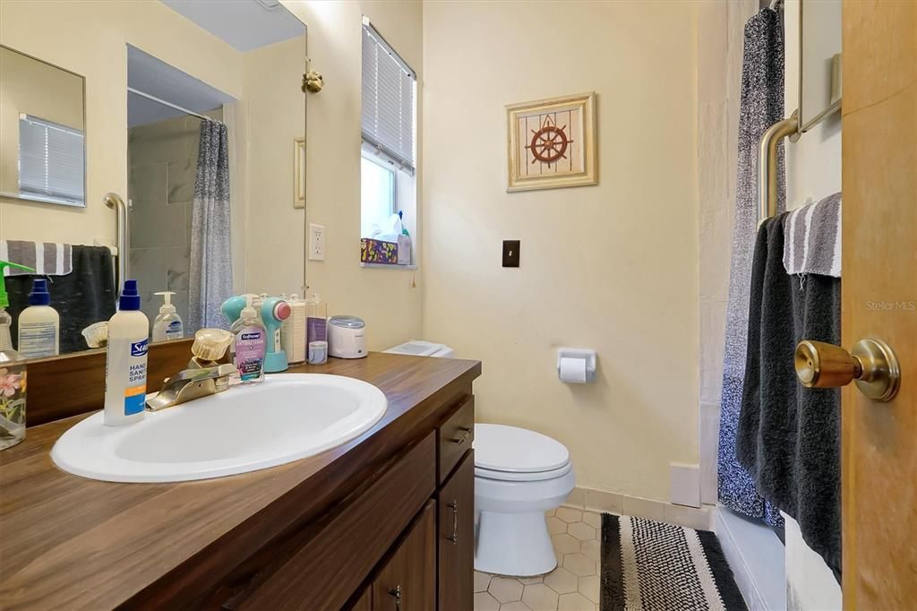 Active With Contract: $317,000 (3 beds, 2 baths, 1280 Square Feet)