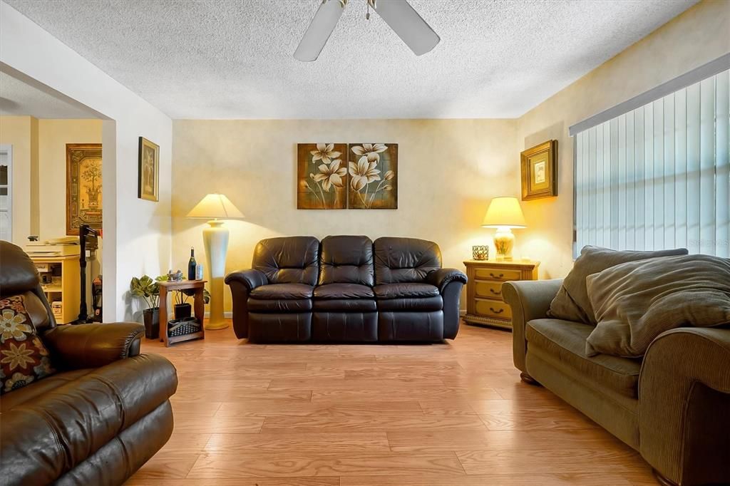 Active With Contract: $317,000 (3 beds, 2 baths, 1280 Square Feet)