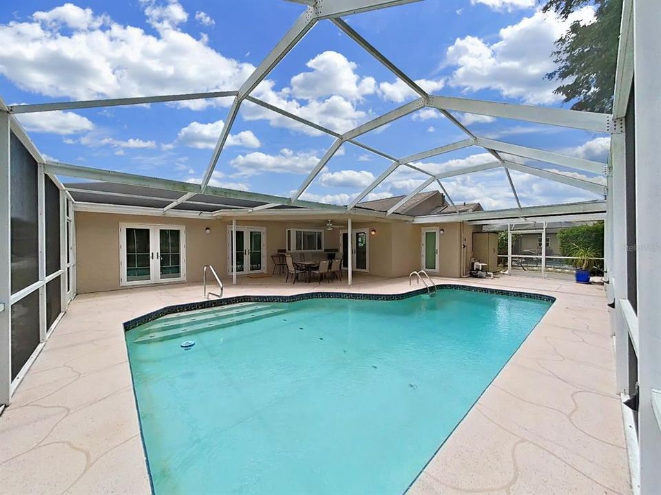 Activo con contrato: $367,500 (3 camas, 3 baños, 1777 Pies cuadrados)